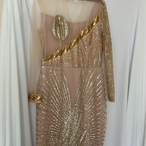 Formal gown-no Brand - Picture 2 of 8